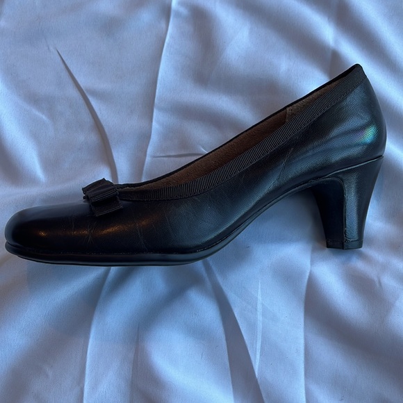 Brown Aerosoles pumps - Picture 2 of 6